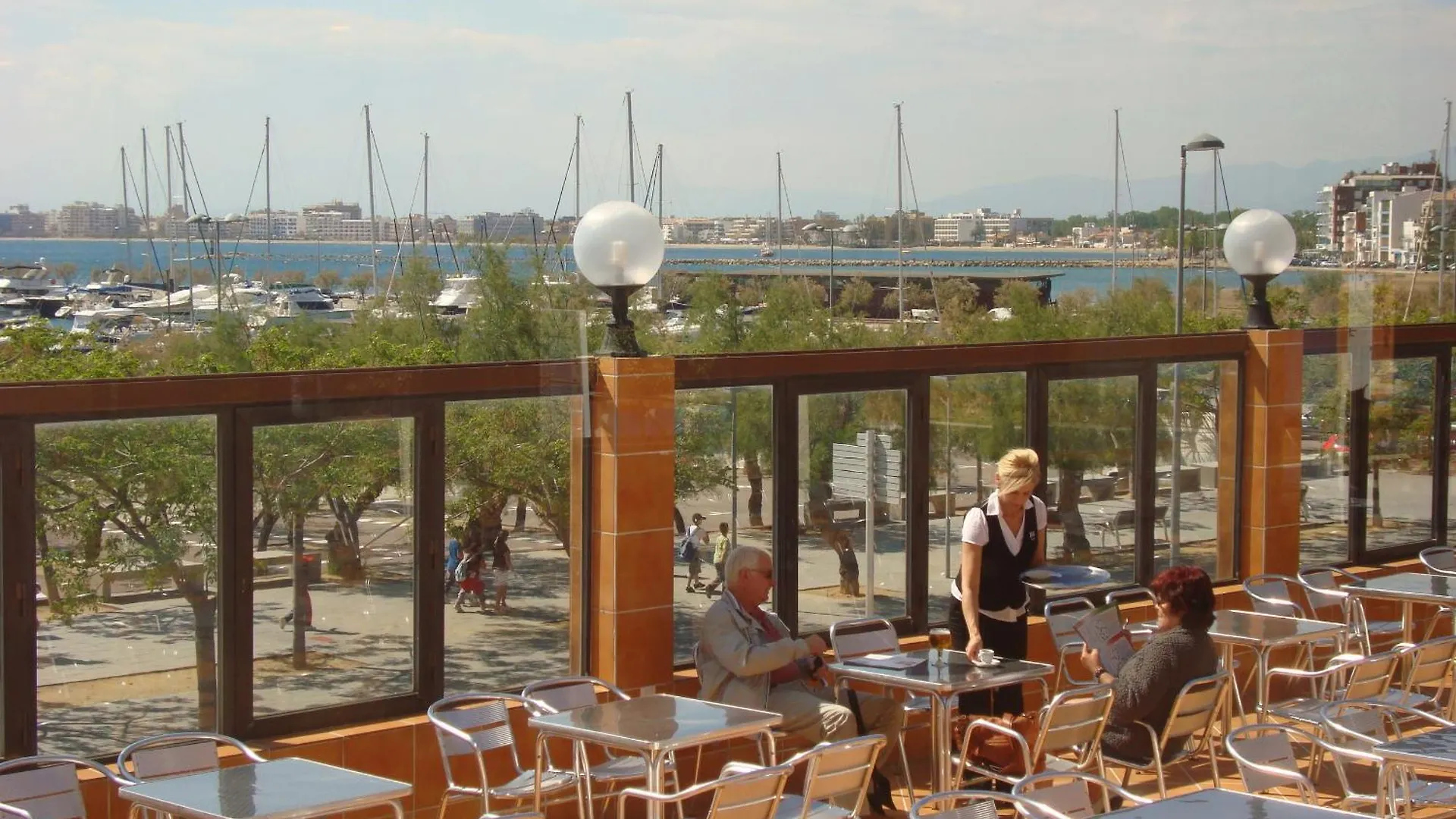 Hotel Univers Roses