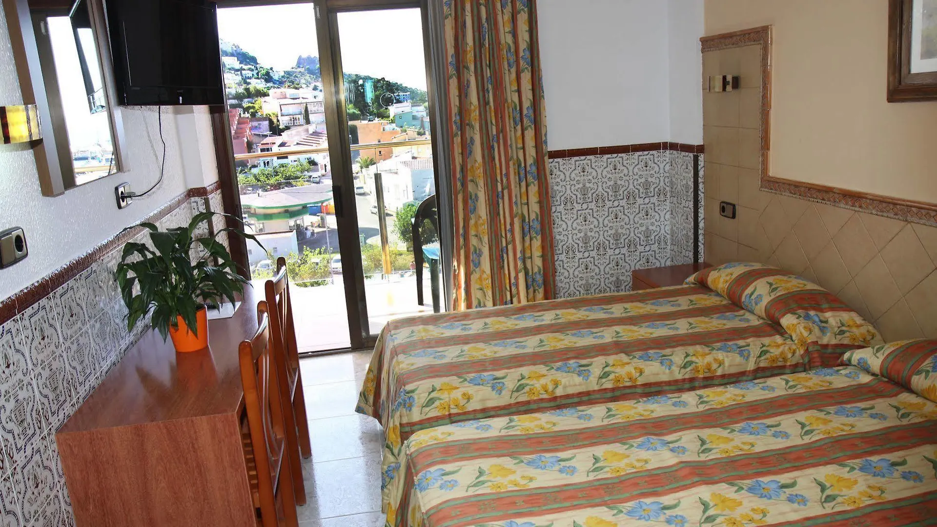 Hotel Univers Roses