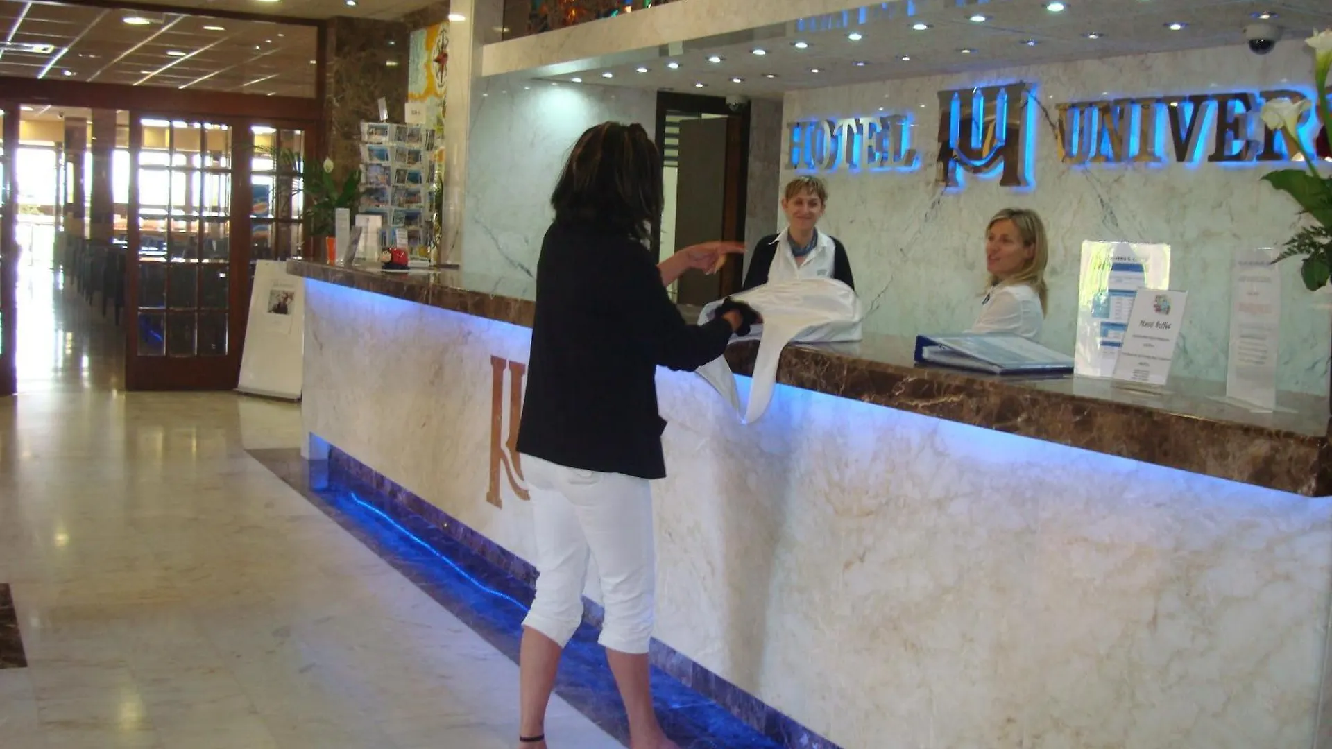 Hotel Univers Roses 3*,  Spain