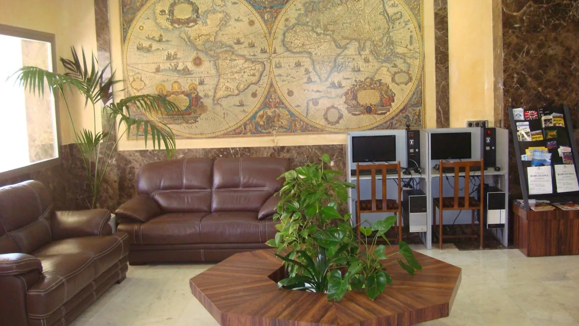 Hotel Univers Roses