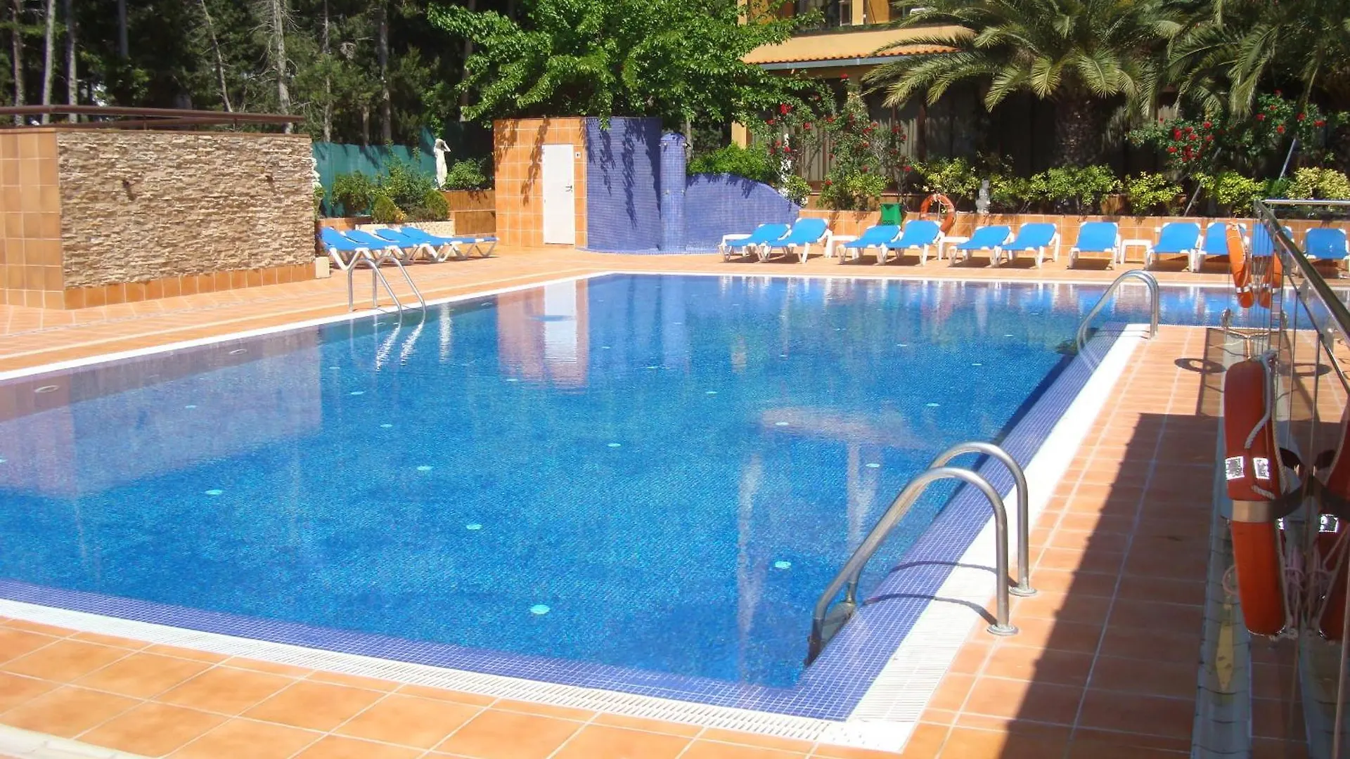 Hotel Univers contacts