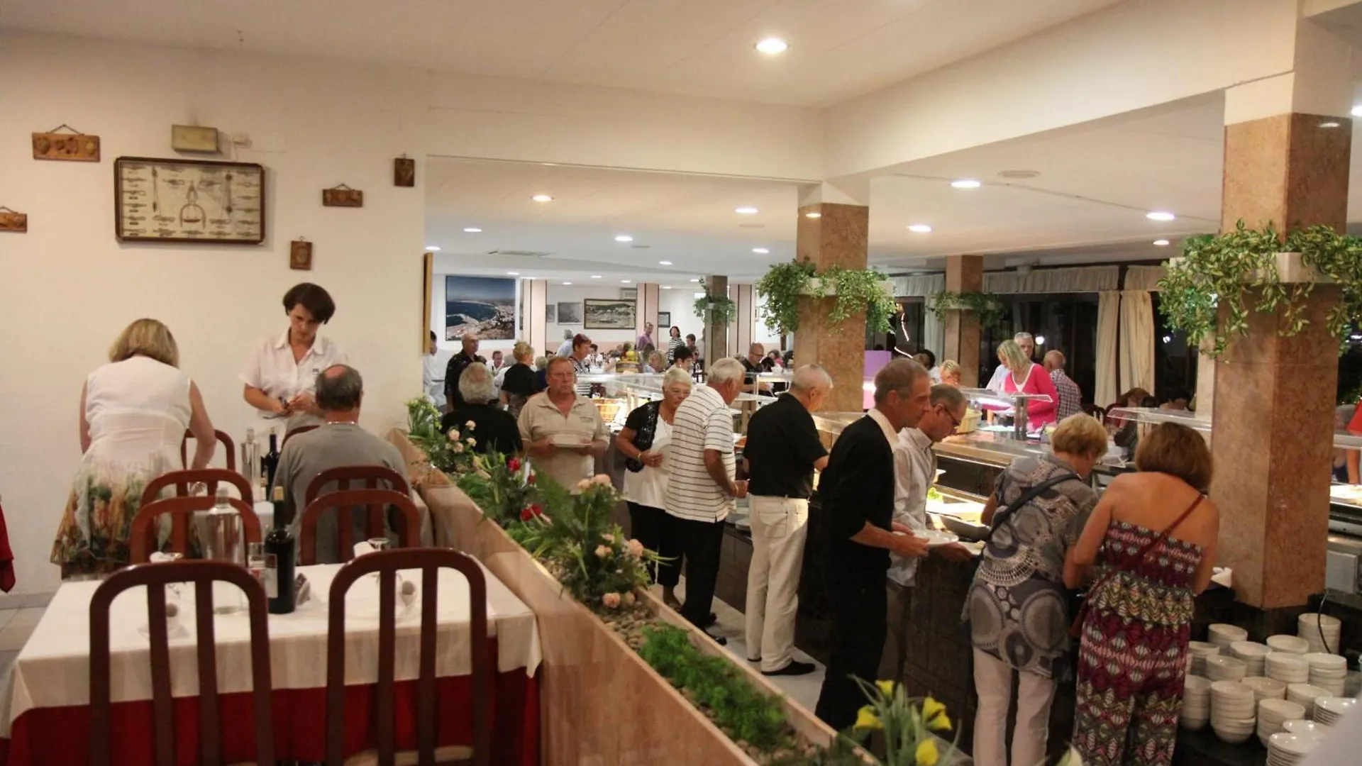 Hotel Univers Roses