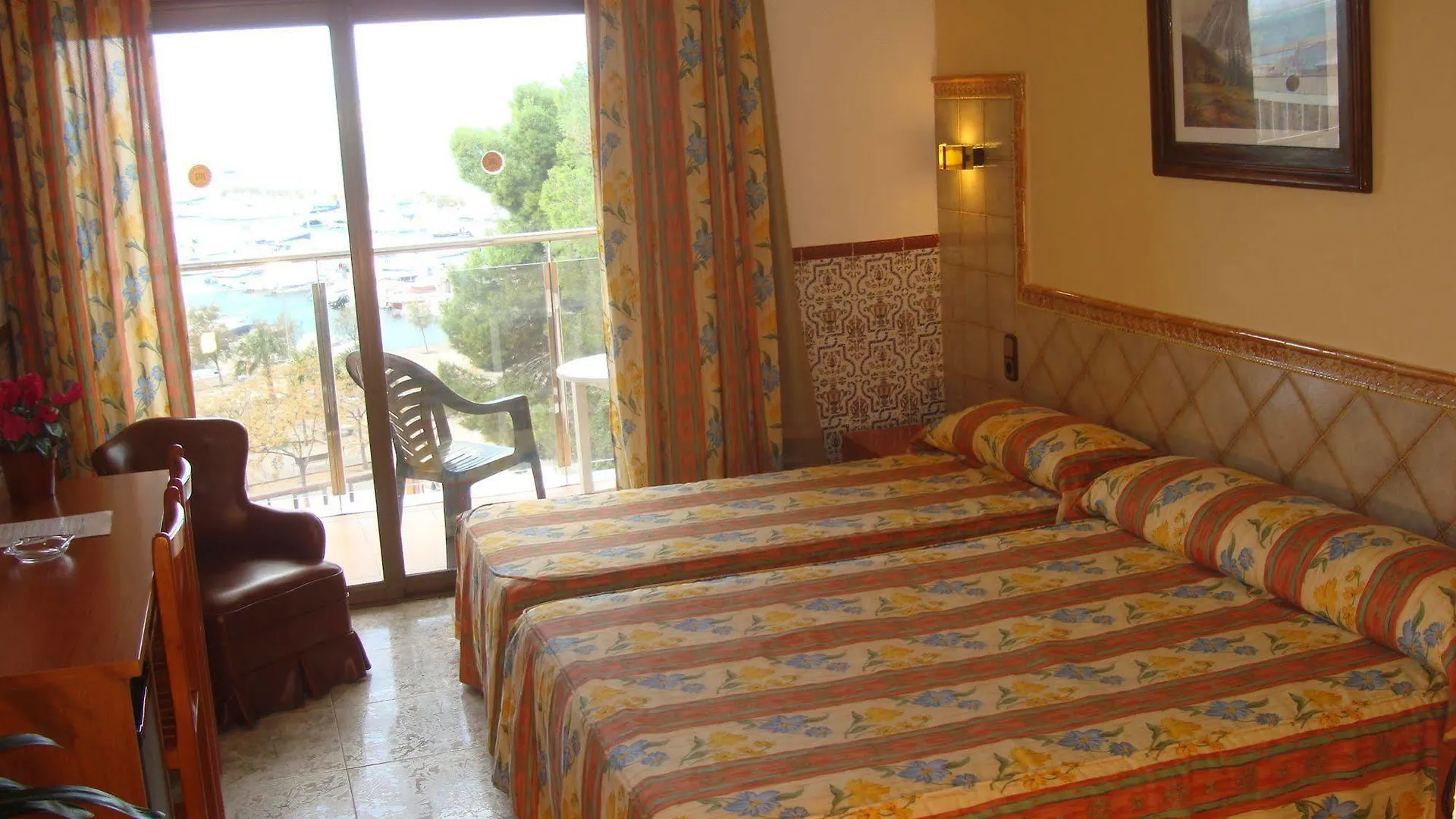 Hotel Univers Roses
